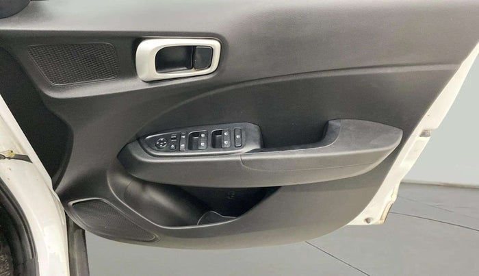 2021 Hyundai VENUE S+ 1.2, Petrol, Manual, 32,136 km, Driver Side Door Panels Control