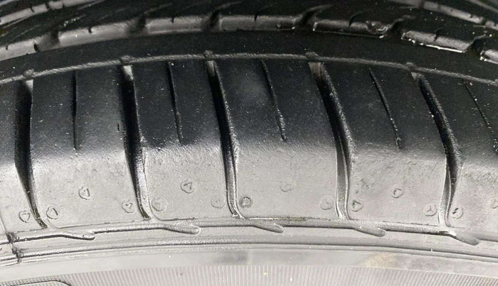 2020 MG HECTOR SHARP 1.5 DCT PETROL, Petrol, Automatic, 55,827 km, Right Front Tyre Tread