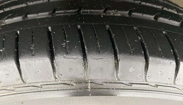 2020 MG HECTOR SHARP 1.5 DCT PETROL, Petrol, Automatic, 55,827 km, Left Front Tyre Tread