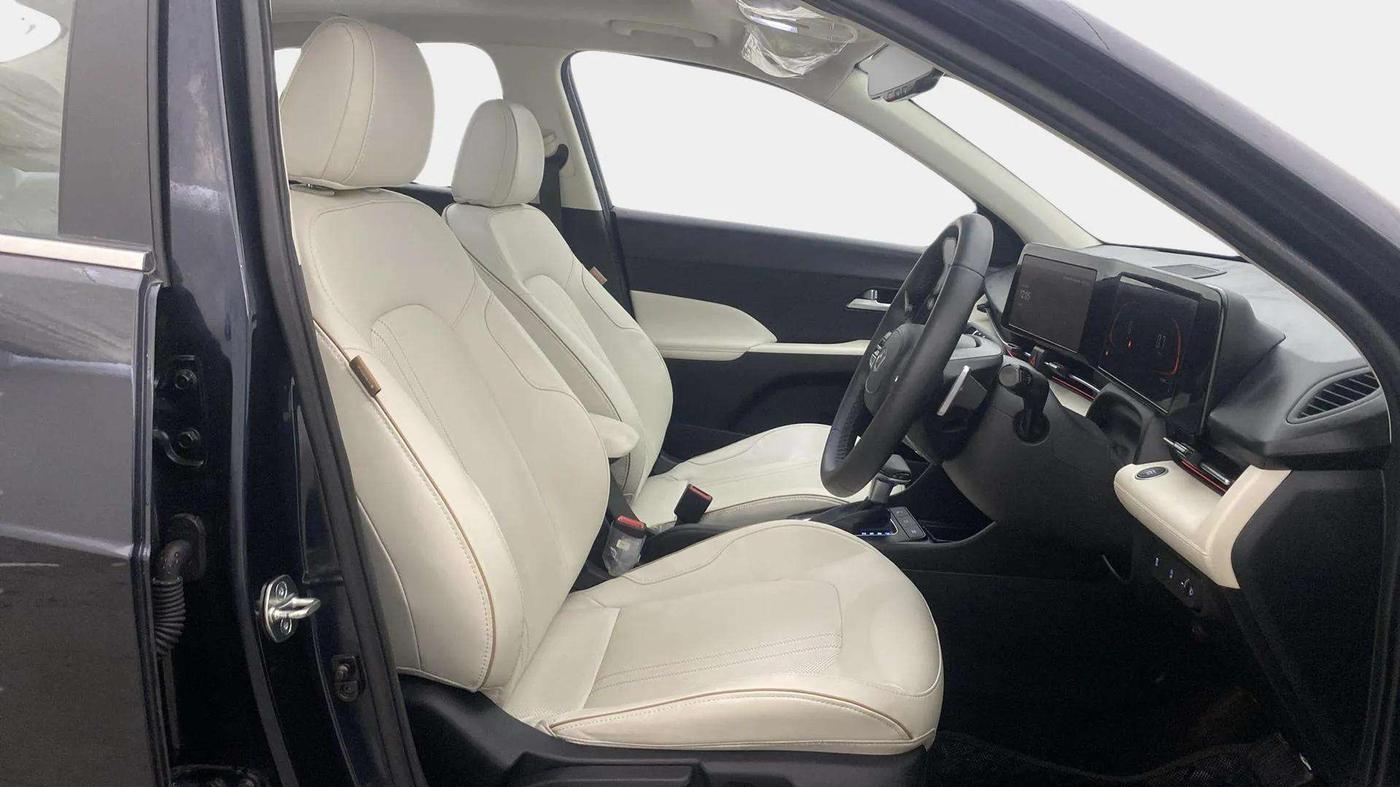 2023 Hyundai Verna SX(O) 1.5 MPI IVT , Petrol, Automatic, 13,388 km, Right Side Front Door Cabin