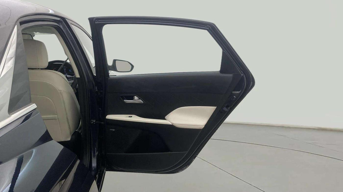 2023 Hyundai Verna SX(O) 1.5 MPI IVT , Petrol, Automatic, 13,388 km, RHS Rear Door
