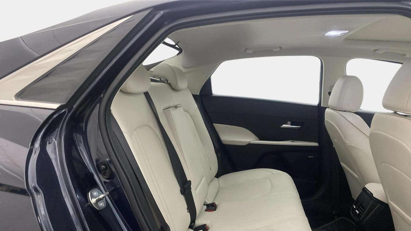2023 Hyundai Verna SX(O) 1.5 MPI IVT , Petrol, Automatic, 13,388 km, Right Side Rear Door Cabin