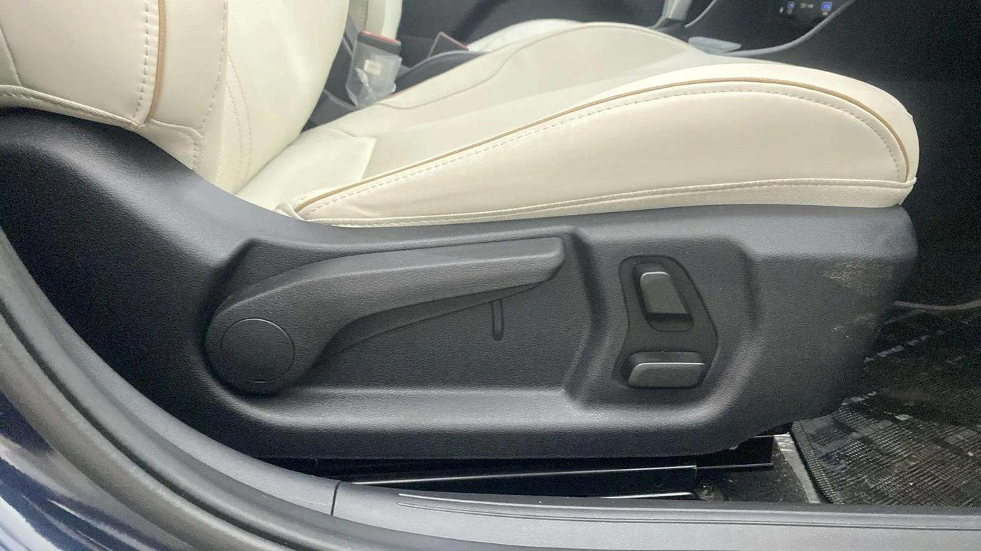 2023 Hyundai Verna SX(O) 1.5 MPI IVT , Petrol, Automatic, 13,388 km, Driver Side Adjustment Panel