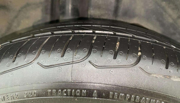 2017 Maruti Ciaz ZXI+ AT, Petrol, Automatic, 56,854 km, Right Rear Tyre Tread