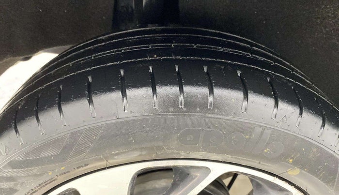 2021 Maruti Baleno ZETA PETROL 1.2, Petrol, Manual, 28,821 km, Right Rear Tyre Tread