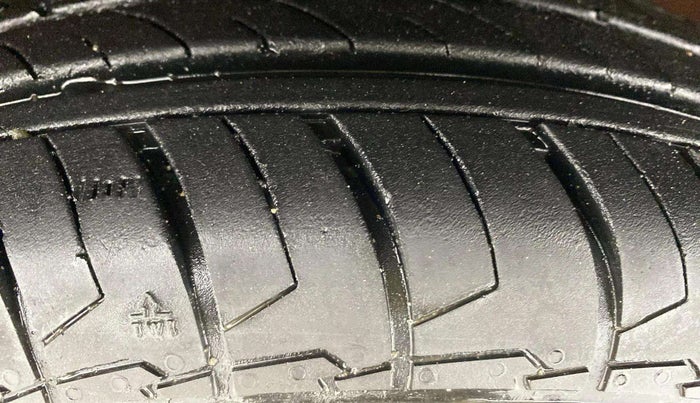 2014 Maruti Ritz VXI, Petrol, Manual, 79,862 km, Left Front Tyre Tread