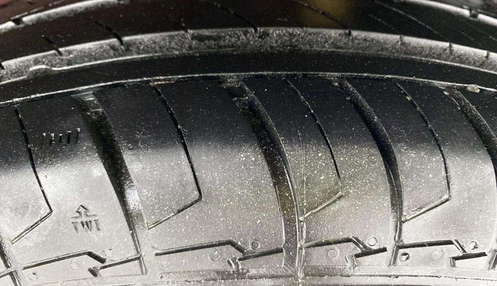 2014 Maruti Ritz VXI, Petrol, Manual, 79,862 km, Left Rear Tyre Tread