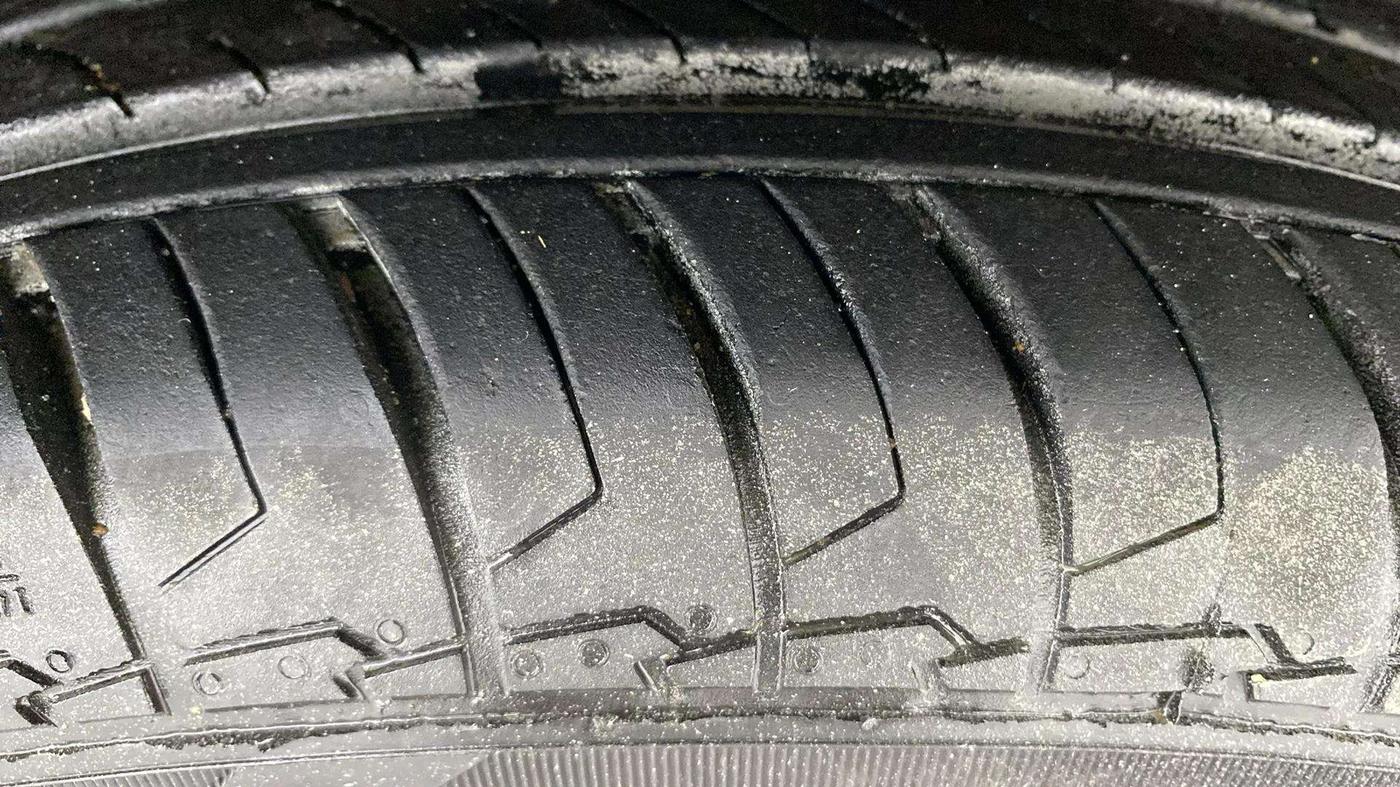 2014 Maruti Ritz VXI, Petrol, Manual, 79,936 km, Right Front Tyre Tread