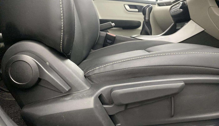 2023 Tata ALTROZ XZ PLUS O SUNROOF CNG, CNG, Manual, 25,281 km, Driver Side Adjustment Panel