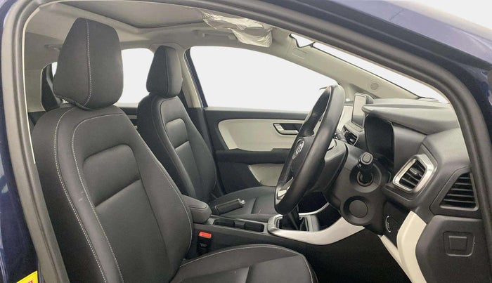 2023 Tata ALTROZ XZ PLUS O SUNROOF CNG, CNG, Manual, 25,281 km, Right Side Front Door Cabin