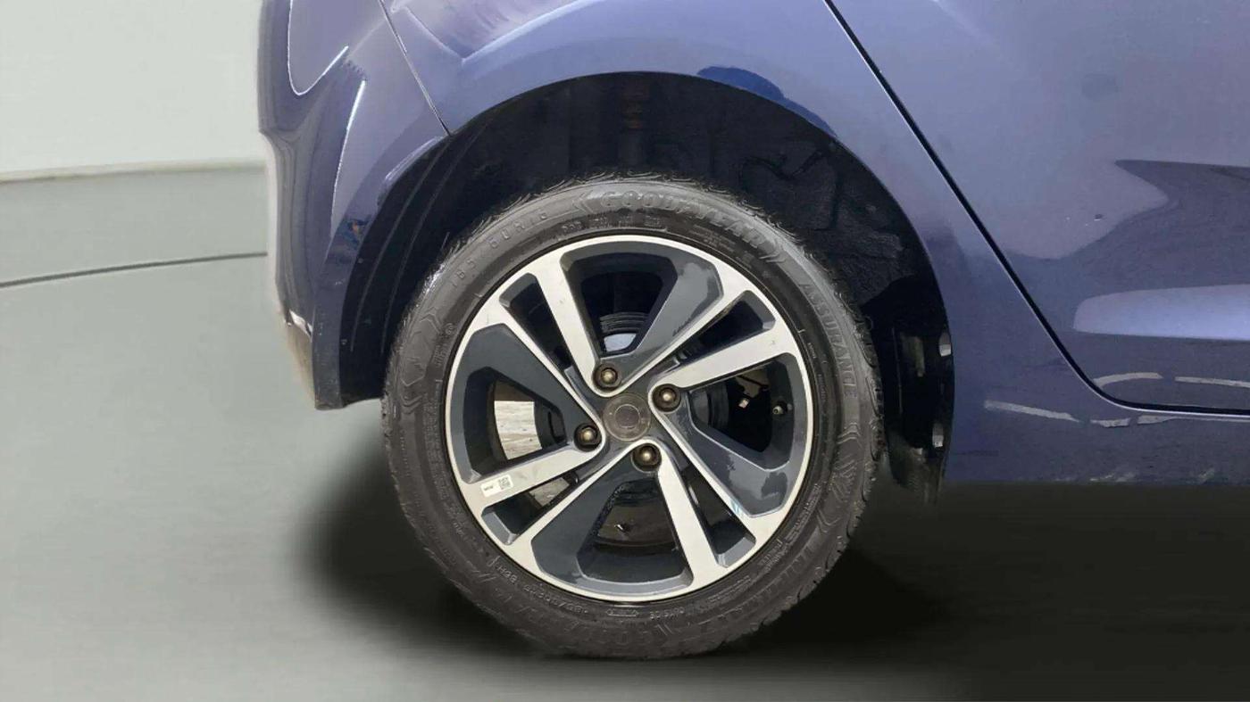 2023 Tata ALTROZ XZ PLUS O SUNROOF CNG, CNG, Manual, 25,281 km, Right Rear Wheel