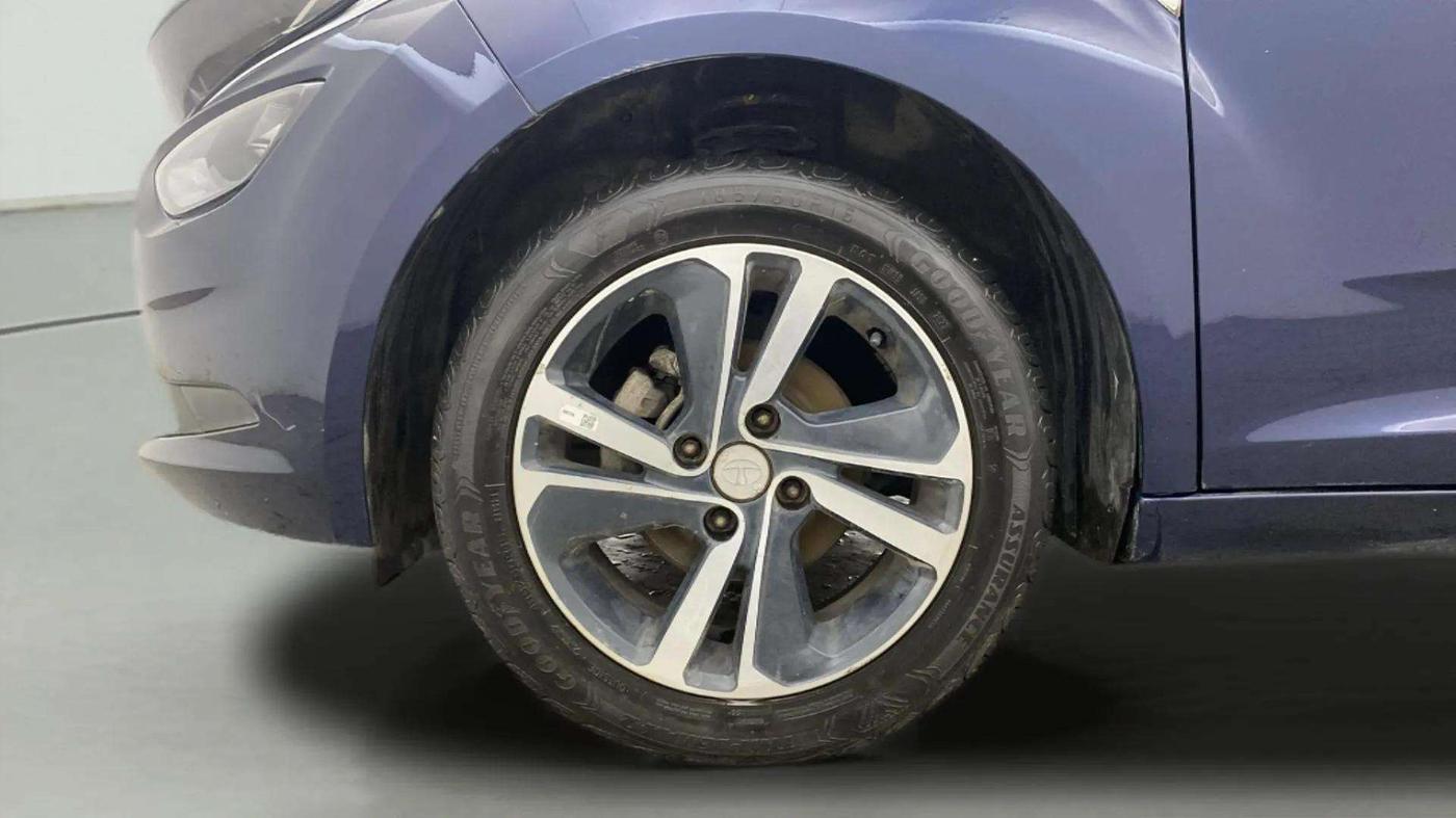 2023 Tata ALTROZ XZ PLUS O SUNROOF CNG, CNG, Manual, 25,281 km, Left Front Wheel