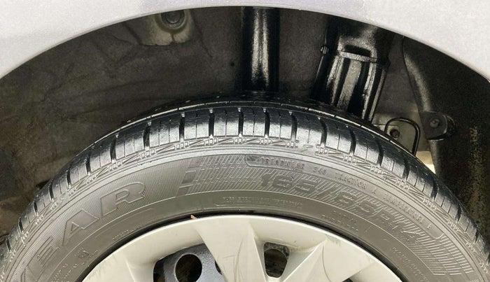 2013 Hyundai Grand i10 SPORTZ 1.1 CRDI, Diesel, Manual, 54,646 km, Right Front Tyre Tread