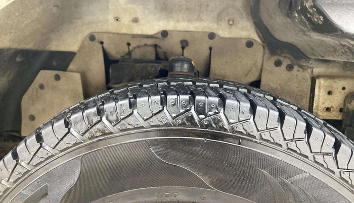 2020 Mahindra Bolero POWER PLUS ZLX, Diesel, Manual, 64,873 km, Right Front Tyre Tread