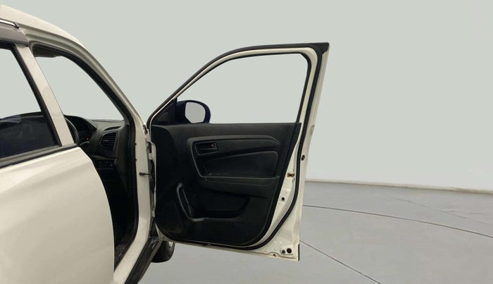 2022 Maruti Vitara Brezza LXI, Petrol, Manual, 71,081 km, RHS Front Door