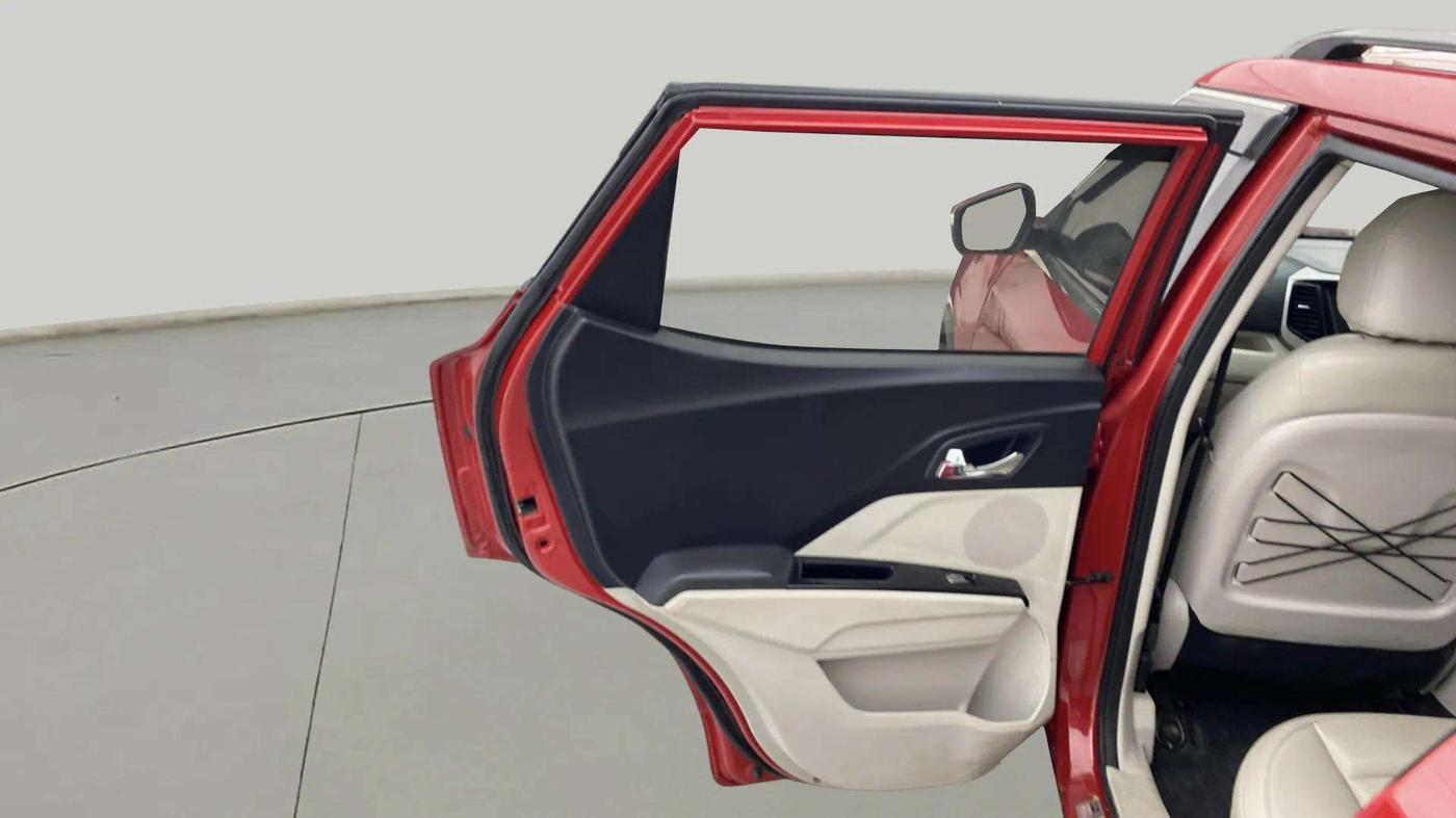 2021 Mahindra XUV300 W8 (O) 1.2 PETROL AMT, Petrol, Automatic, 65,691 km, LHS Rear Door