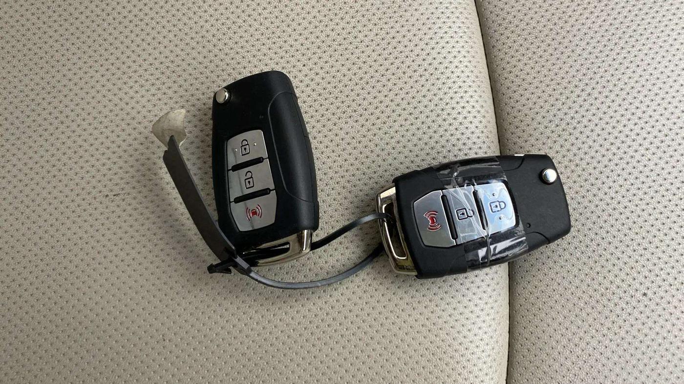 2021 Mahindra XUV300 W8 (O) 1.2 PETROL AMT, Petrol, Automatic, 65,691 km, Key Close Up