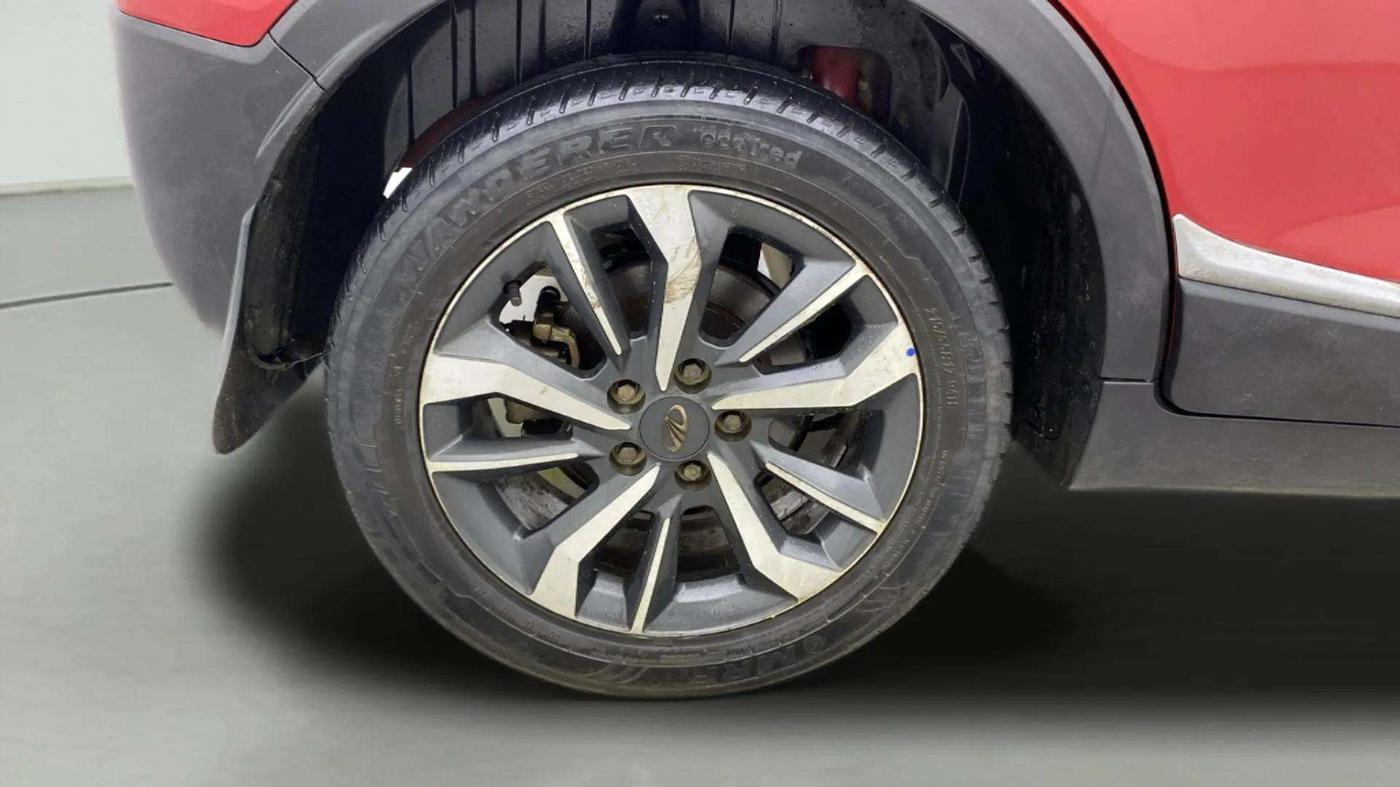 2021 Mahindra XUV300 W8 (O) 1.2 PETROL AMT, Petrol, Automatic, 65,691 km, Right Rear Wheel