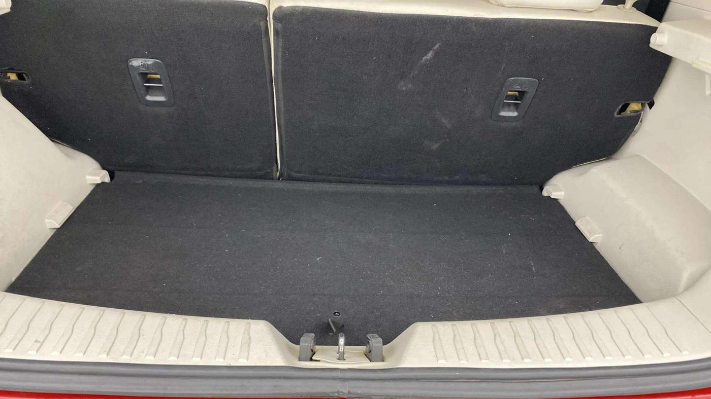 2021 Mahindra XUV300 W8 (O) 1.2 PETROL AMT, Petrol, Automatic, 65,691 km, Boot Inside