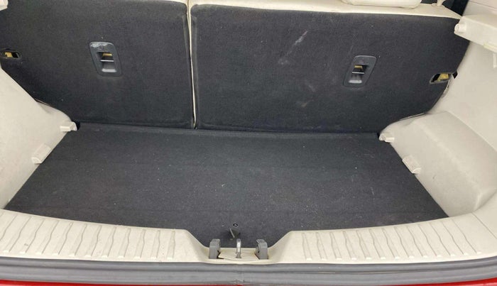 2021 Mahindra XUV300 W8 (O) 1.2 PETROL AMT, Petrol, Automatic, 65,595 km, Boot Inside