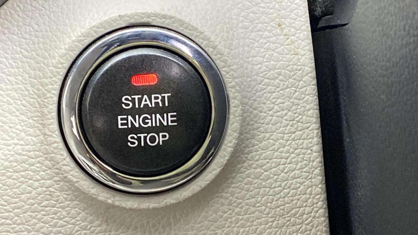 2021 Mahindra XUV300 W8 (O) 1.2 PETROL AMT, Petrol, Automatic, 65,691 km, Keyless Start/ Stop Button