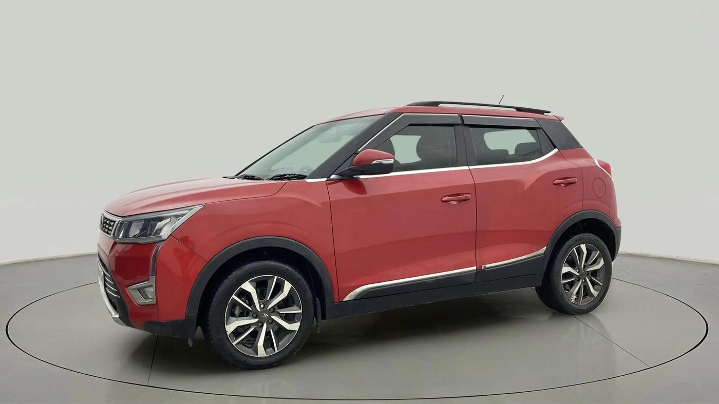 2021 Mahindra XUV300 W8 (O) 1.2 PETROL AMT, Petrol, Automatic, 65,691 km, Left Front Diagonal