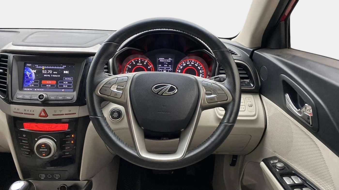 2021 Mahindra XUV300 W8 (O) 1.2 PETROL AMT, Petrol, Automatic, 65,691 km, Steering Wheel Close Up