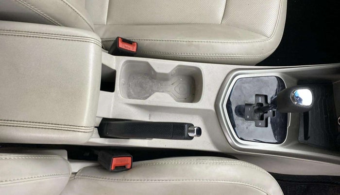 2021 Mahindra XUV300 W8 (O) 1.2 PETROL AMT, Petrol, Automatic, 65,595 km, Gear Lever