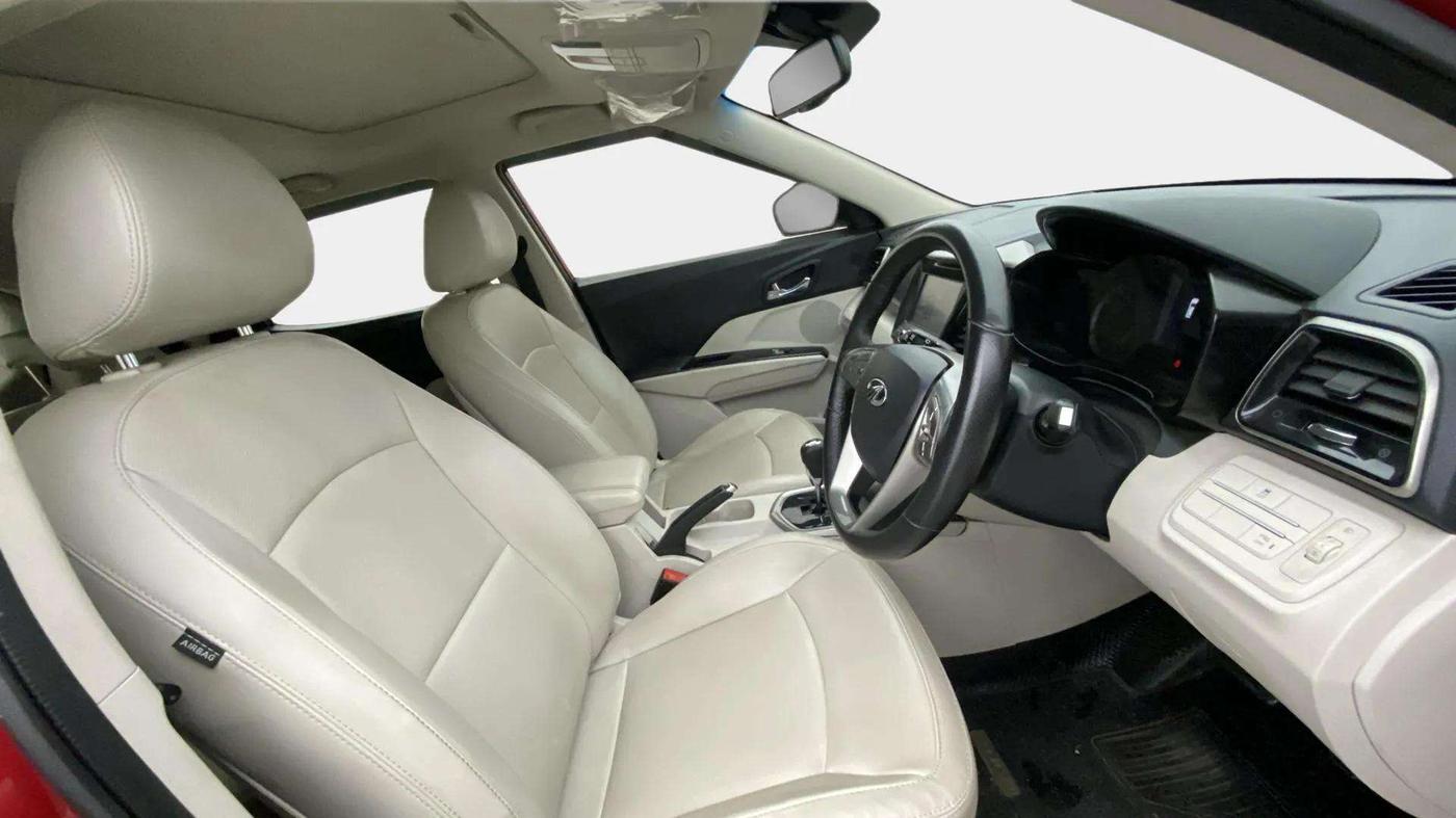 2021 Mahindra XUV300 W8 (O) 1.2 PETROL AMT, Petrol, Automatic, 65,691 km, Right Side Front Door Cabin