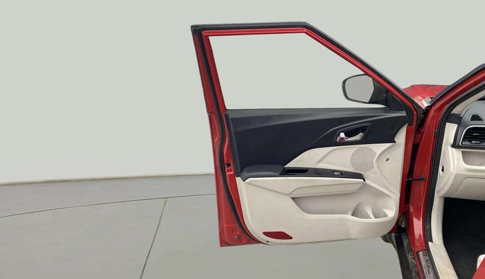 2021 Mahindra XUV300 W8 (O) 1.2 PETROL AMT, Petrol, Automatic, 65,595 km, LHS Front Door