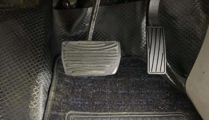 2021 Mahindra XUV300 W8 (O) 1.2 PETROL AMT, Petrol, Automatic, 65,595 km, Pedals
