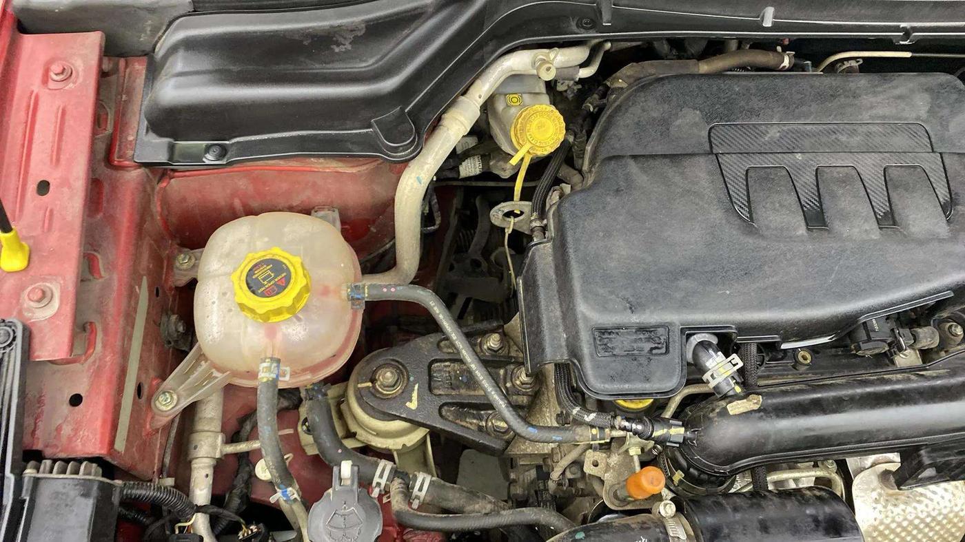 2021 Mahindra XUV300 W8 (O) 1.2 PETROL AMT, Petrol, Automatic, 65,691 km, Engine View - Right