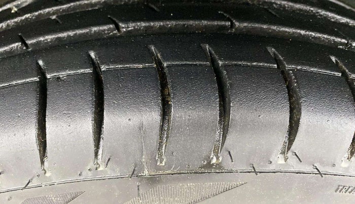 2021 Renault Kwid RXL, Petrol, Manual, 57,878 km, Left Front Tyre Tread