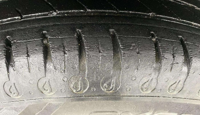 2021 Renault Kwid RXL, Petrol, Manual, 57,878 km, Right Rear Tyre Tread