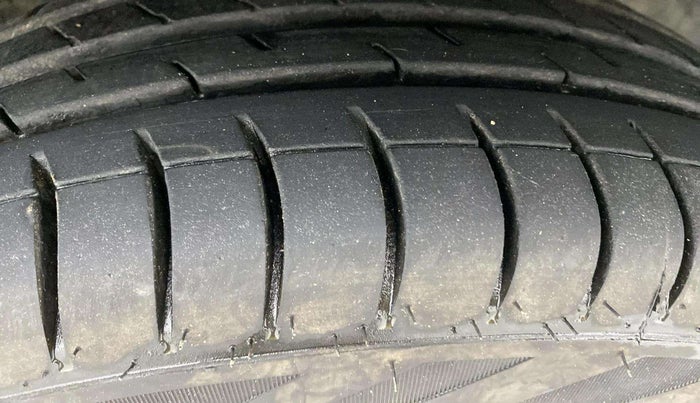 2021 Renault Kwid RXL, Petrol, Manual, 57,878 km, Right Front Tyre Tread