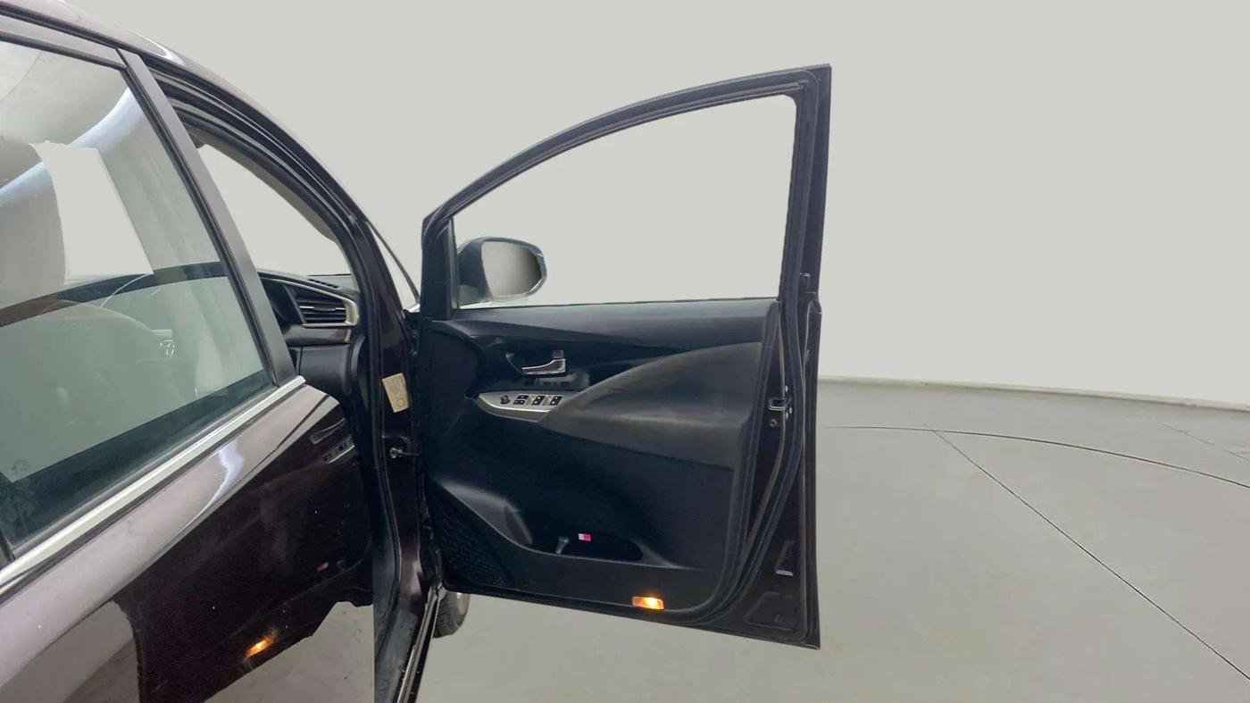 2017 Toyota Innova Crysta 2.4 VX 7 STR, Diesel, Manual, 1,25,031 km, RHS Front Door