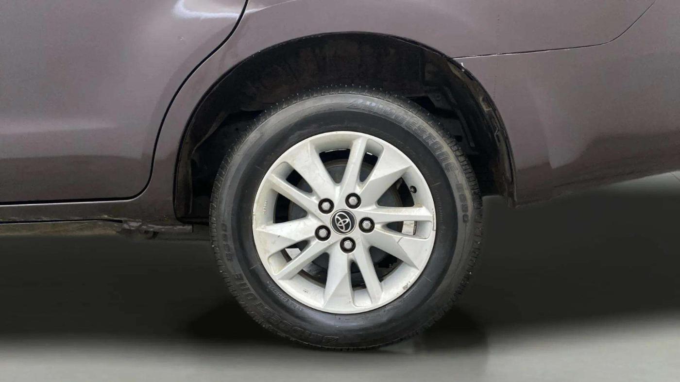2017 Toyota Innova Crysta 2.4 VX 7 STR, Diesel, Manual, 1,25,031 km, Left Rear Wheel