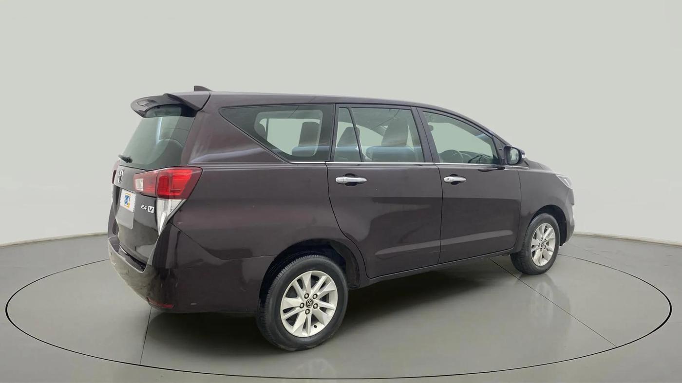 2017 Toyota Innova Crysta 2.4 VX 7 STR, Diesel, Manual, 1,25,031 km, Right Back Diagonal