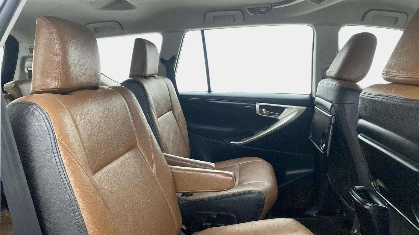 2017 Toyota Innova Crysta 2.4 VX 7 STR, Diesel, Manual, 1,25,031 km, Right Side Rear Door Cabin
