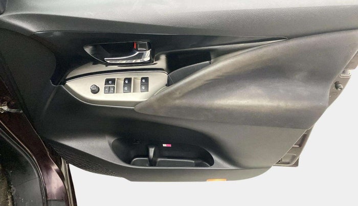 2017 Toyota Innova Crysta 2.4 VX 7 STR, Diesel, Manual, 1,24,923 km, Driver Side Door Panels Control