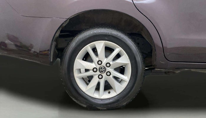 2017 Toyota Innova Crysta 2.4 VX 7 STR, Diesel, Manual, 1,24,923 km, Right Rear Wheel
