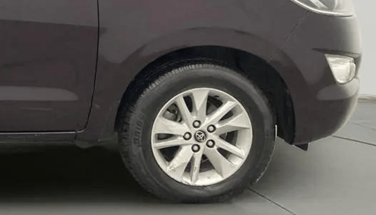 2017 Toyota Innova Crysta 2.4 VX 7 STR, Diesel, Manual, 1,25,031 km, Right Front Wheel