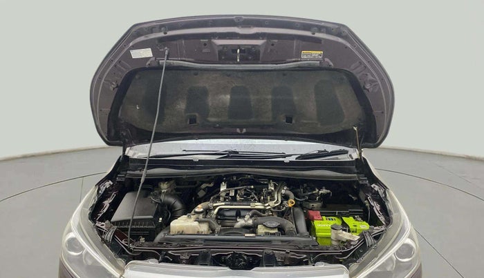 2017 Toyota Innova Crysta 2.4 VX 7 STR, Diesel, Manual, 1,24,923 km, Open Bonet