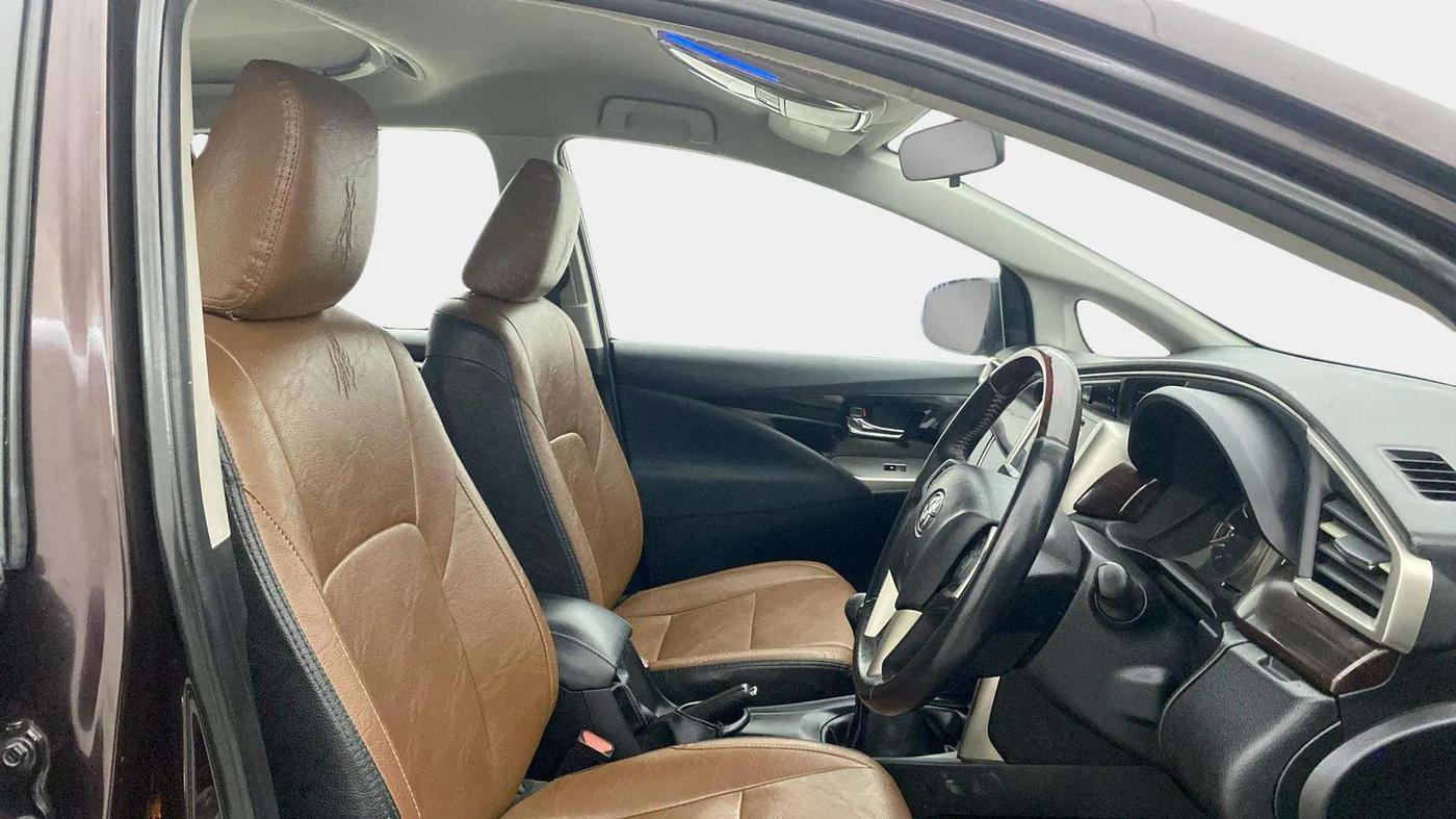 2017 Toyota Innova Crysta 2.4 VX 7 STR, Diesel, Manual, 1,25,031 km, Right Side Front Door Cabin