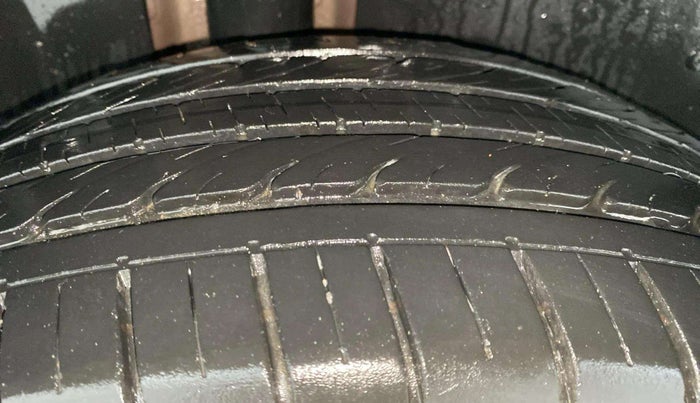 2020 MG HECTOR PLUS SHARP 1.5 PETROL TURBO HYBRID MT 6-STR, Petrol, Manual, 22,048 km, Right Rear Tyre Tread