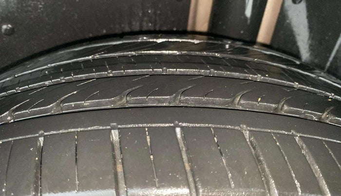 2020 MG HECTOR PLUS SHARP 1.5 PETROL TURBO HYBRID MT 6-STR, Petrol, Manual, 22,048 km, Left Rear Tyre Tread