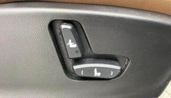 2020 MG HECTOR PLUS SHARP 1.5 PETROL TURBO HYBRID MT 6-STR, Petrol, Manual, 22,048 km, Driver Side Adjustment Panel