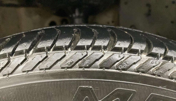 2015 Honda Brio S MT, Petrol, Manual, 65,543 km, Right Rear Tyre Tread