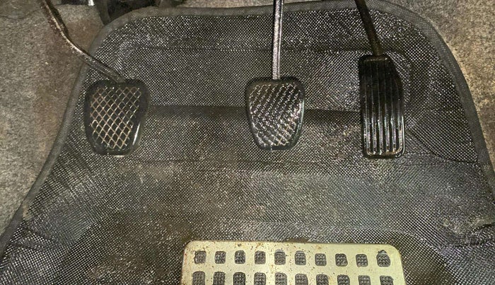 2015 Honda Brio S MT, Petrol, Manual, 65,543 km, Pedals