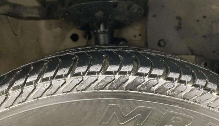 2015 Honda Brio S MT, Petrol, Manual, 65,543 km, Right Front Tyre Tread